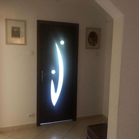 Apartament Cu 3 Camere La Poala Muntilor Fagaras Виктория Екстериор снимка