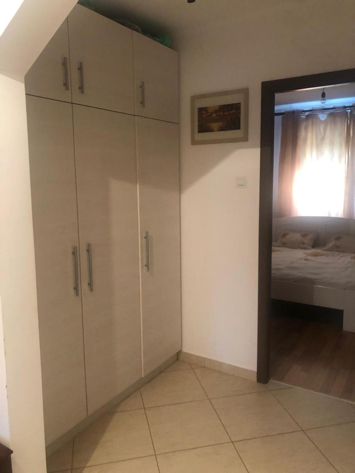 Apartament Cu 3 Camere La Poala Muntilor Fagaras Виктория Екстериор снимка