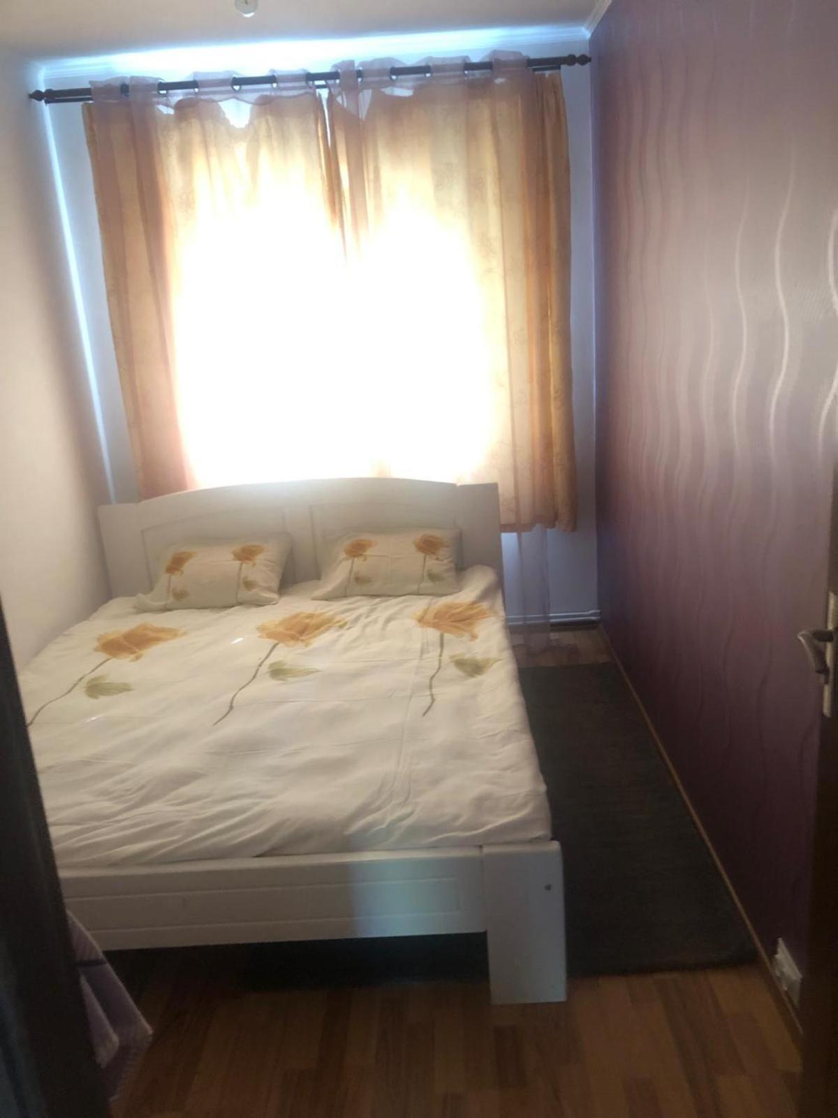 Apartament Cu 3 Camere La Poala Muntilor Fagaras Виктория Екстериор снимка