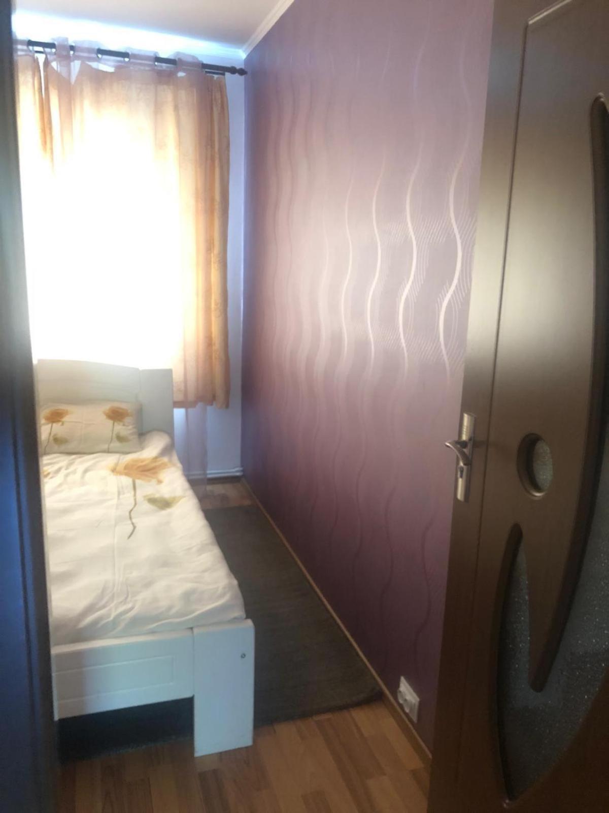 Apartament Cu 3 Camere La Poala Muntilor Fagaras Виктория Екстериор снимка