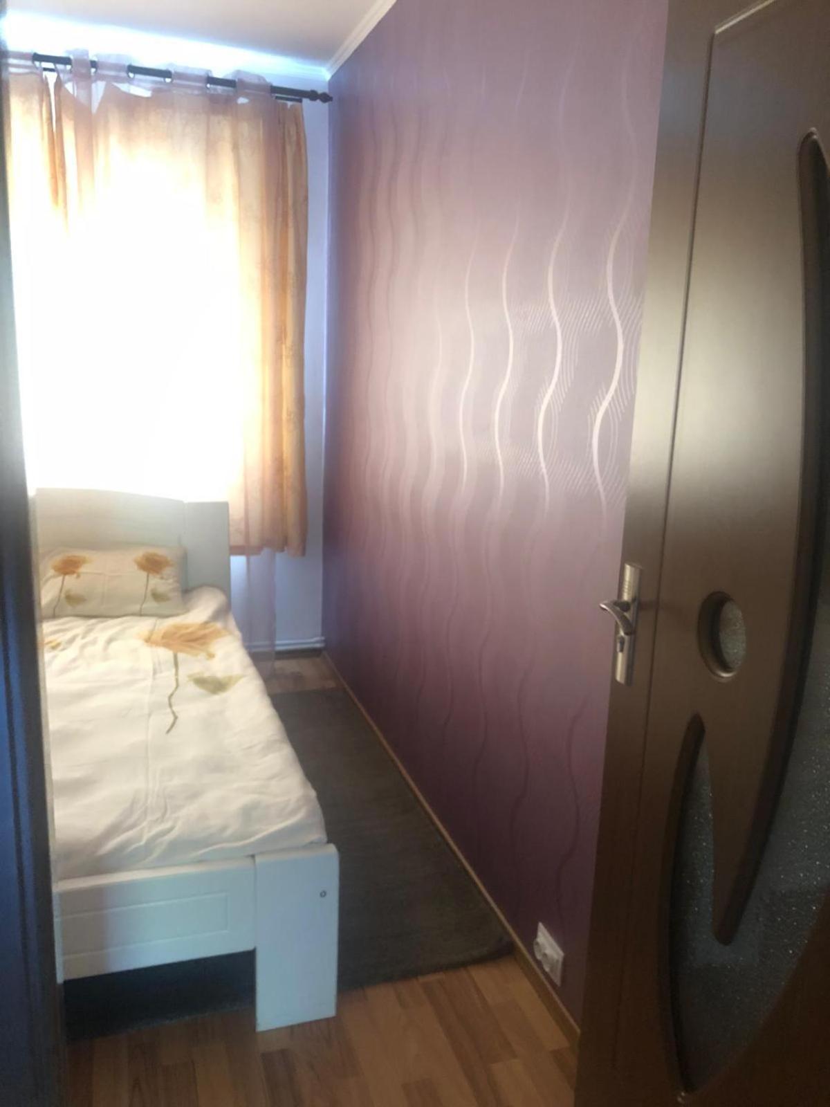 Apartament Cu 3 Camere La Poala Muntilor Fagaras Виктория Екстериор снимка